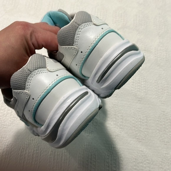 Vionic shoes women’s size 7.5 walking shoes leather upper rubber sole - Picture 6 of 10